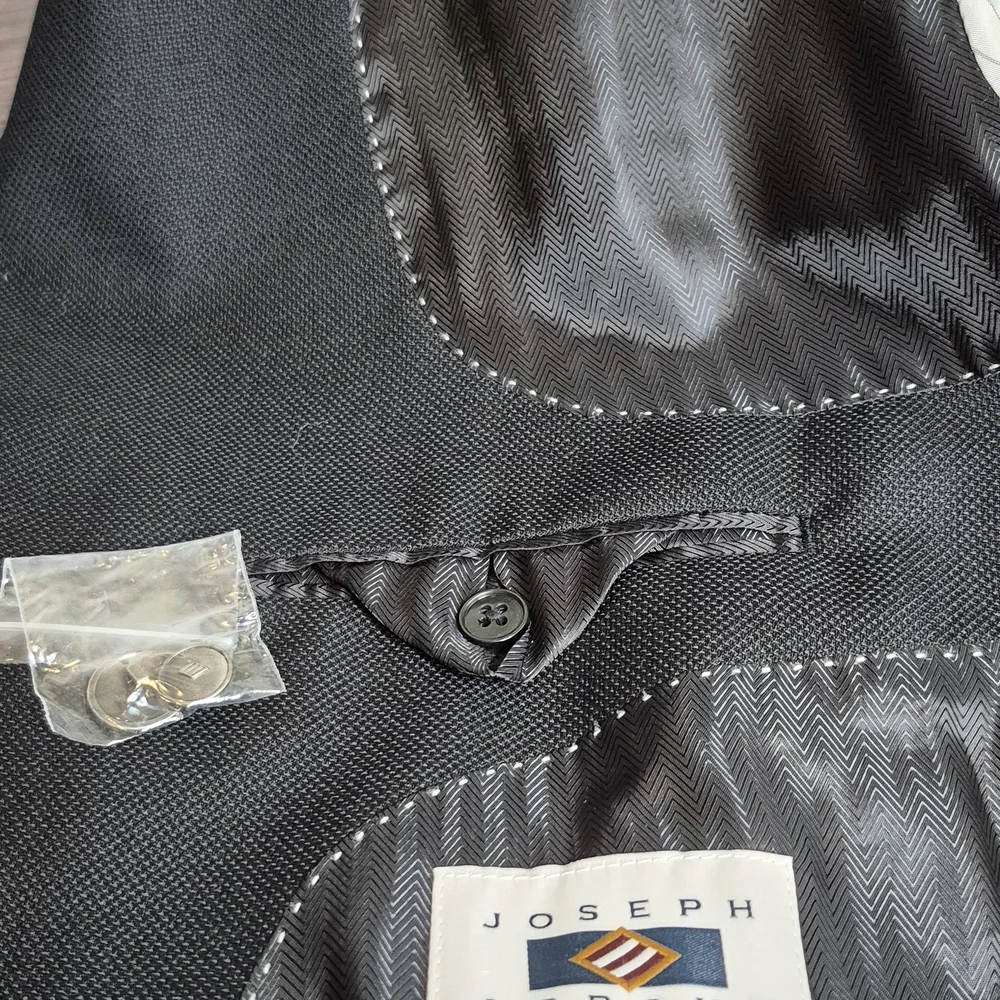 Joseph Abboud Men's Elegant Black Blazer - Picture 8 of 12